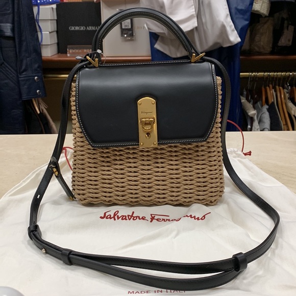 SALVATORE FERRAGAMO MEDIUM BOXYZ LEATHER TRIMMED NATURAL STRAW TOP HANDLE BAG - Picture 6 of 16